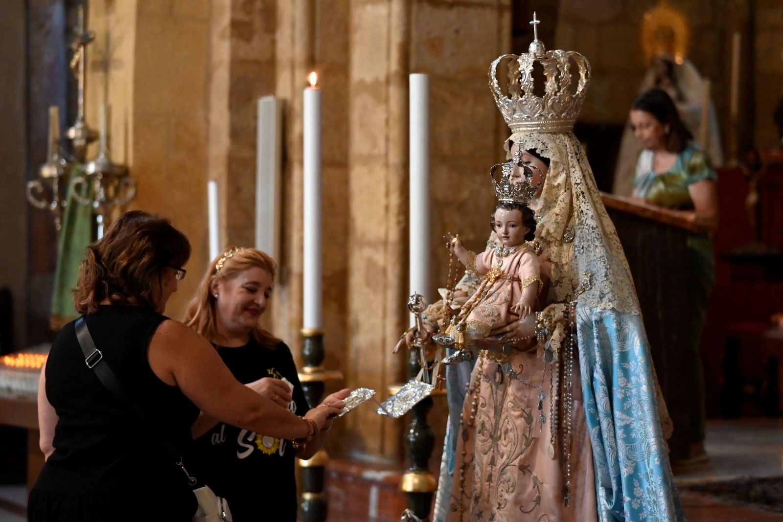 El tradicional encuentro de los cordobeses con la Virgen de los Remedios en martes y 13, en imágenes