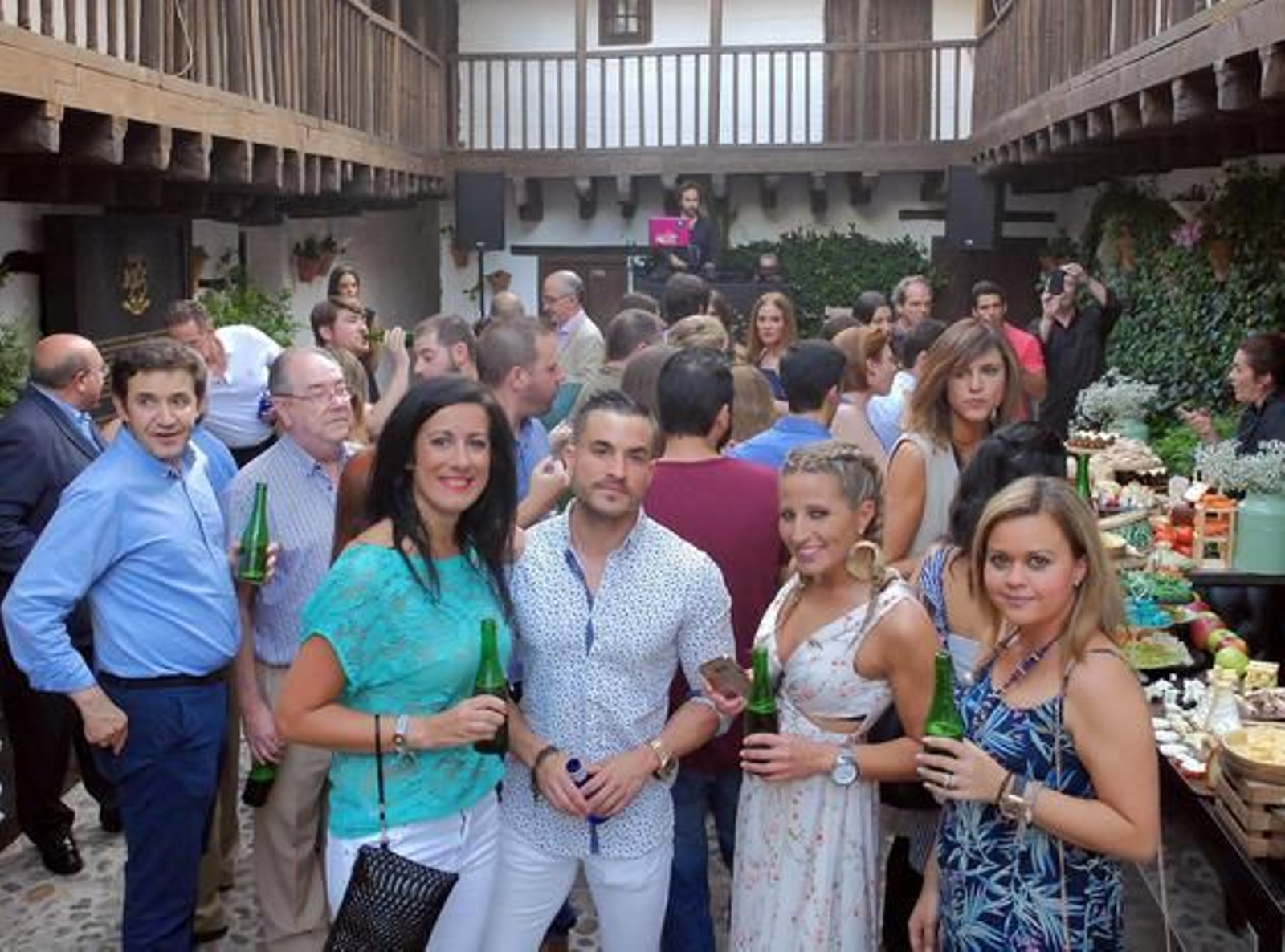 Fiesta Clandestina en la Posada del Potro. La Posada acogió ayer la Fiesta Clandestina Alhambra Reserva 1925, un nuevo concepto de afterwork, diferente a cualquier evento y con la cerveza como protagonista. / José Martínez