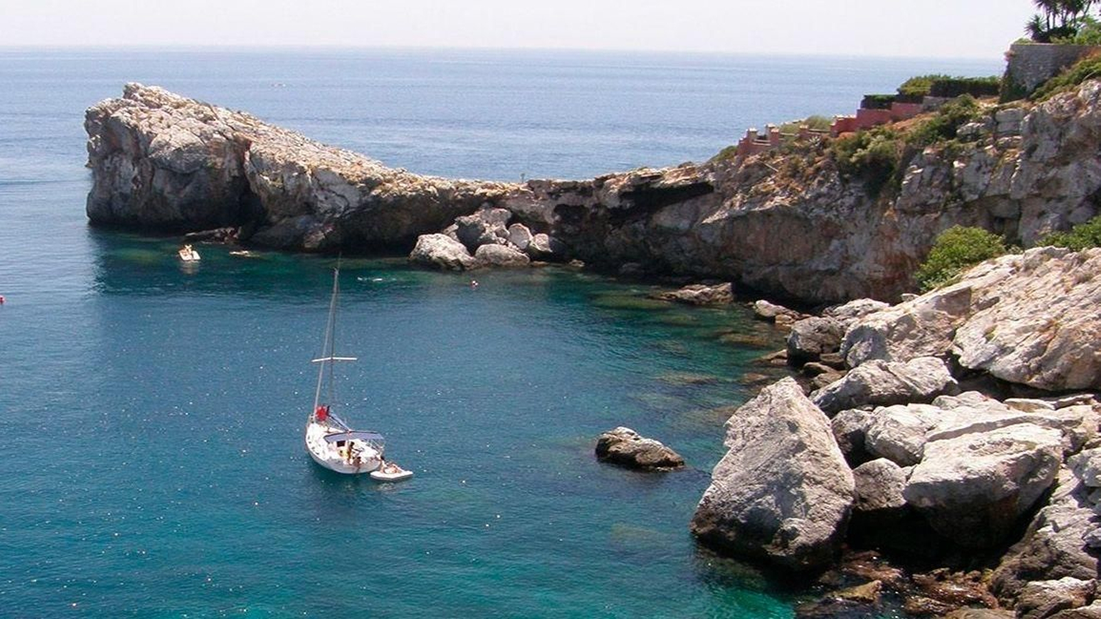 Una de las calas de la Herradura.