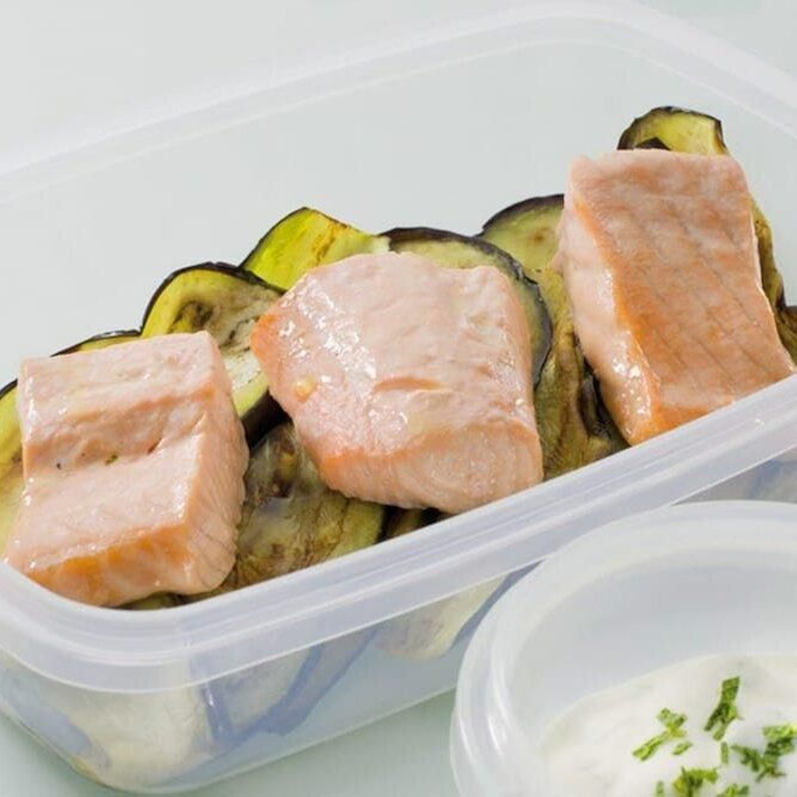 Salmón al vapor con berenjenas