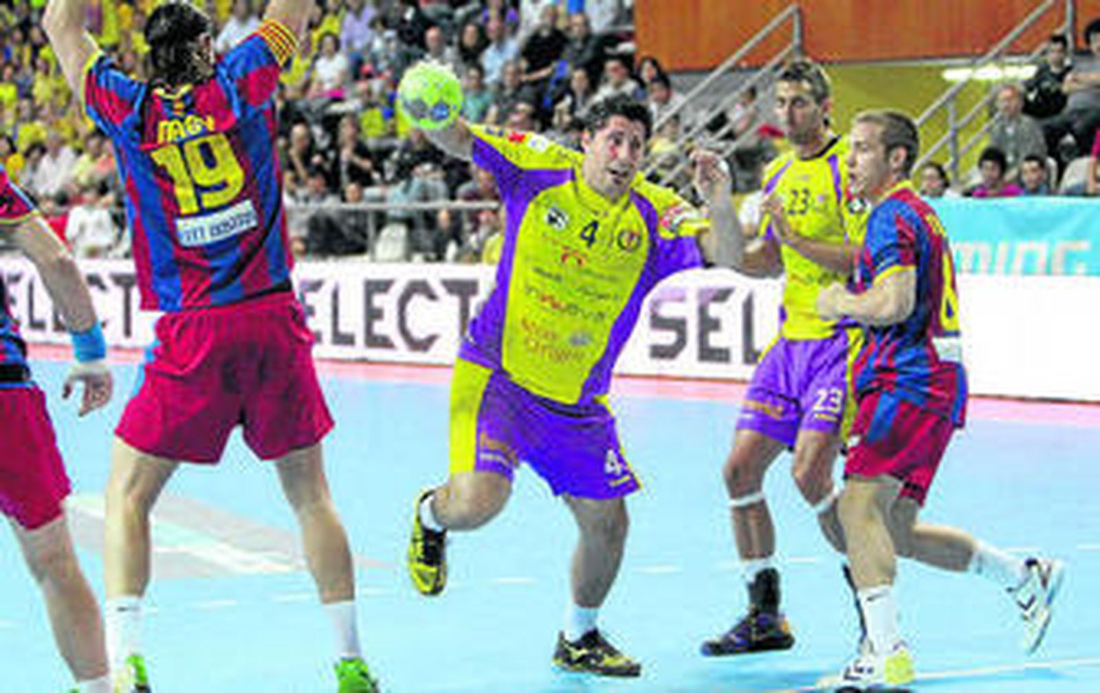 Un ataque del Cuatro Rayas Valladolid en el partido de ayer.