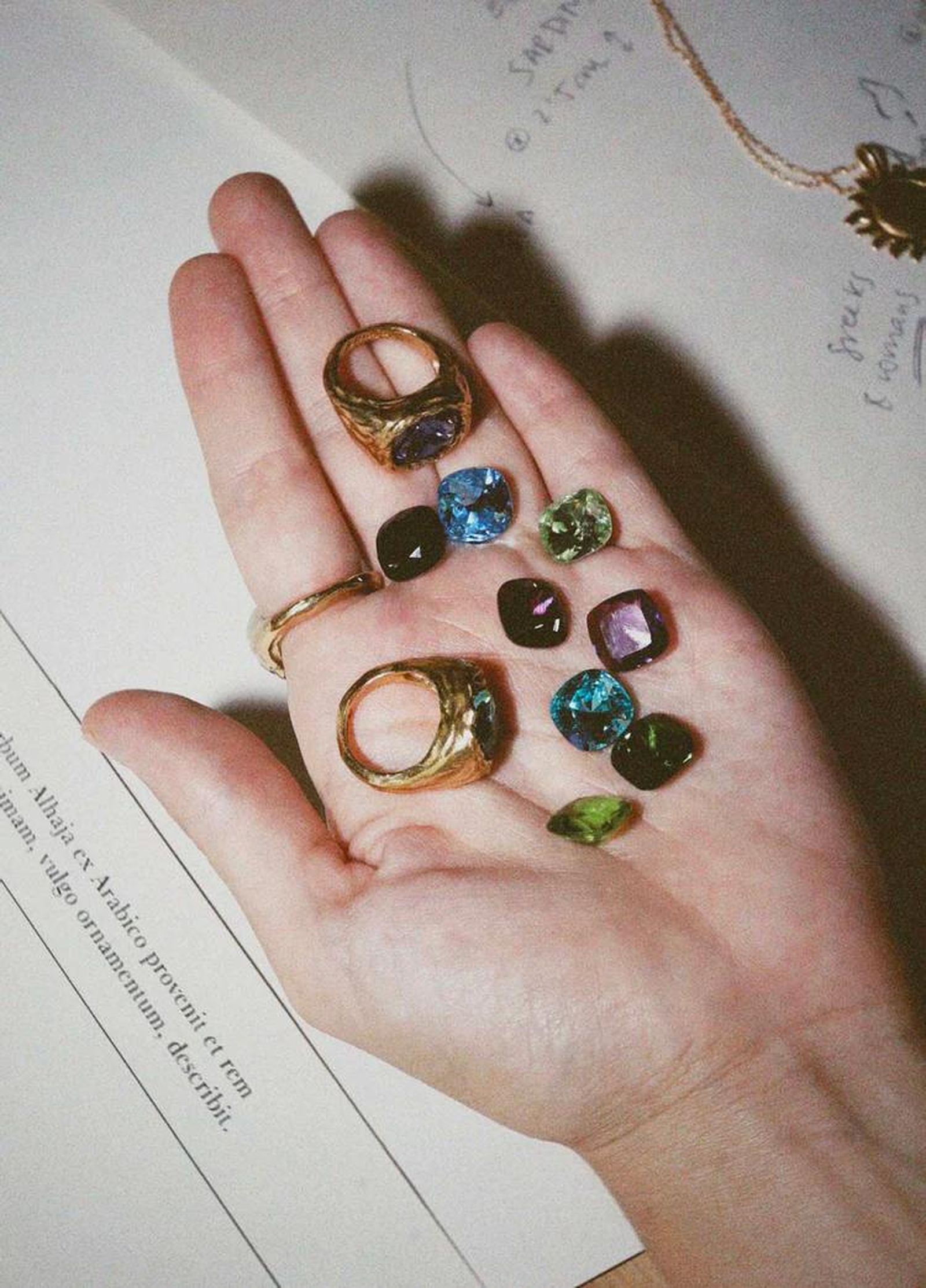 Anillos de la firma Alhaja.