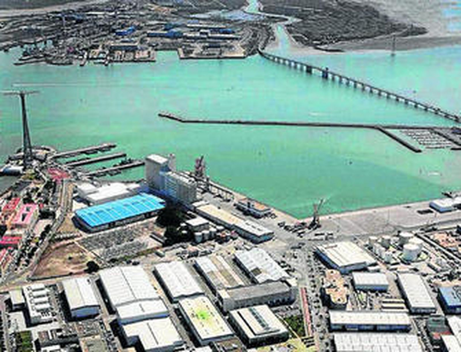 Imagen aérea de las instalaciones de Zona Franca en Cádiz.