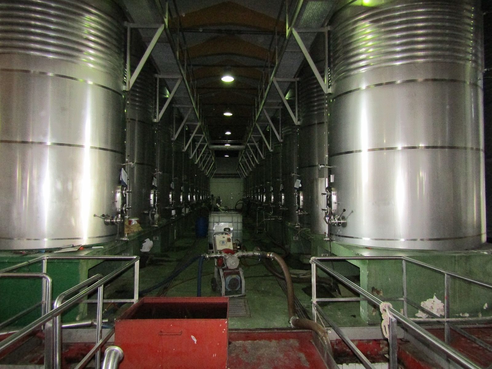 Aspecto de las instalaciones de la cooperativa de Rociana del Condado.