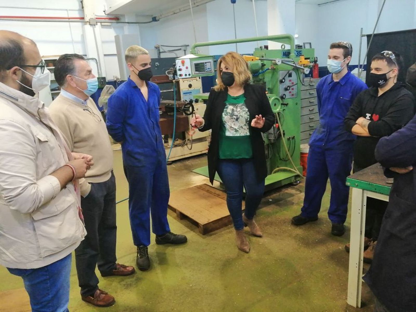 Visita de la alcaldesa de Puerto Real al  IES Virgen del Carmen