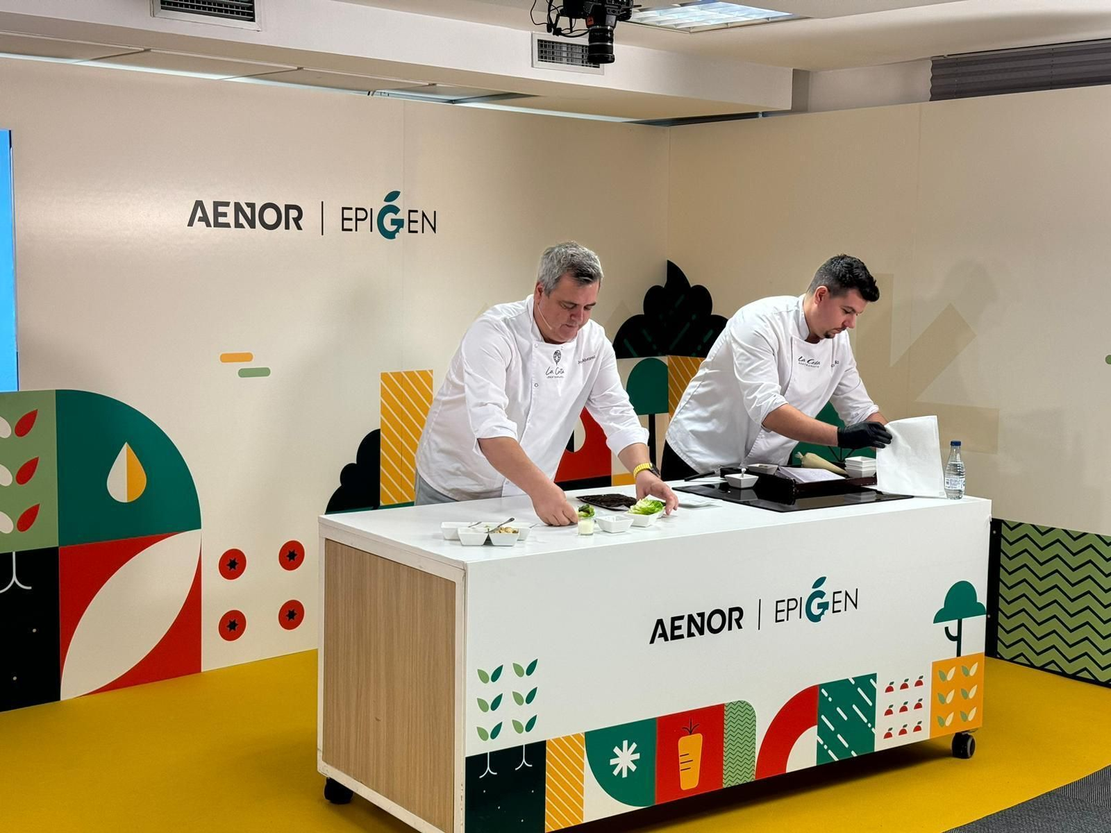 El chef José Álvarez durante la presentación.