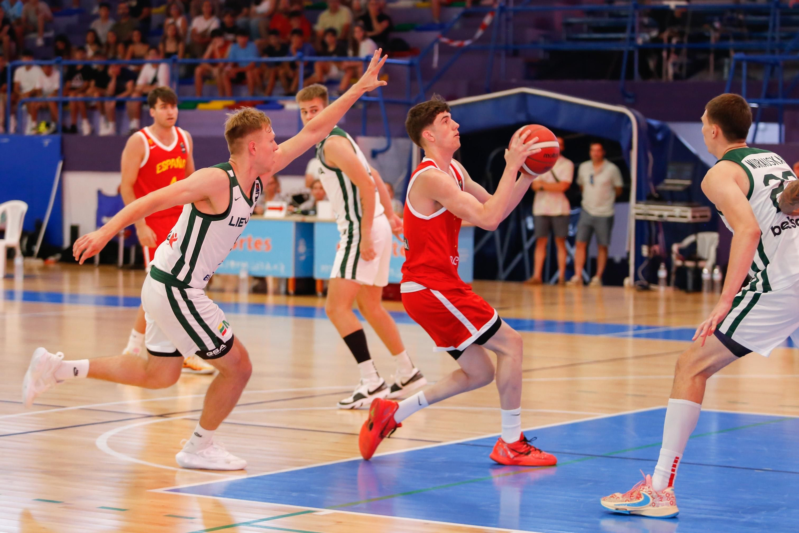 Las fotos de la segunda jornada del torneo Internacional U20 de baloncesto de La Línea