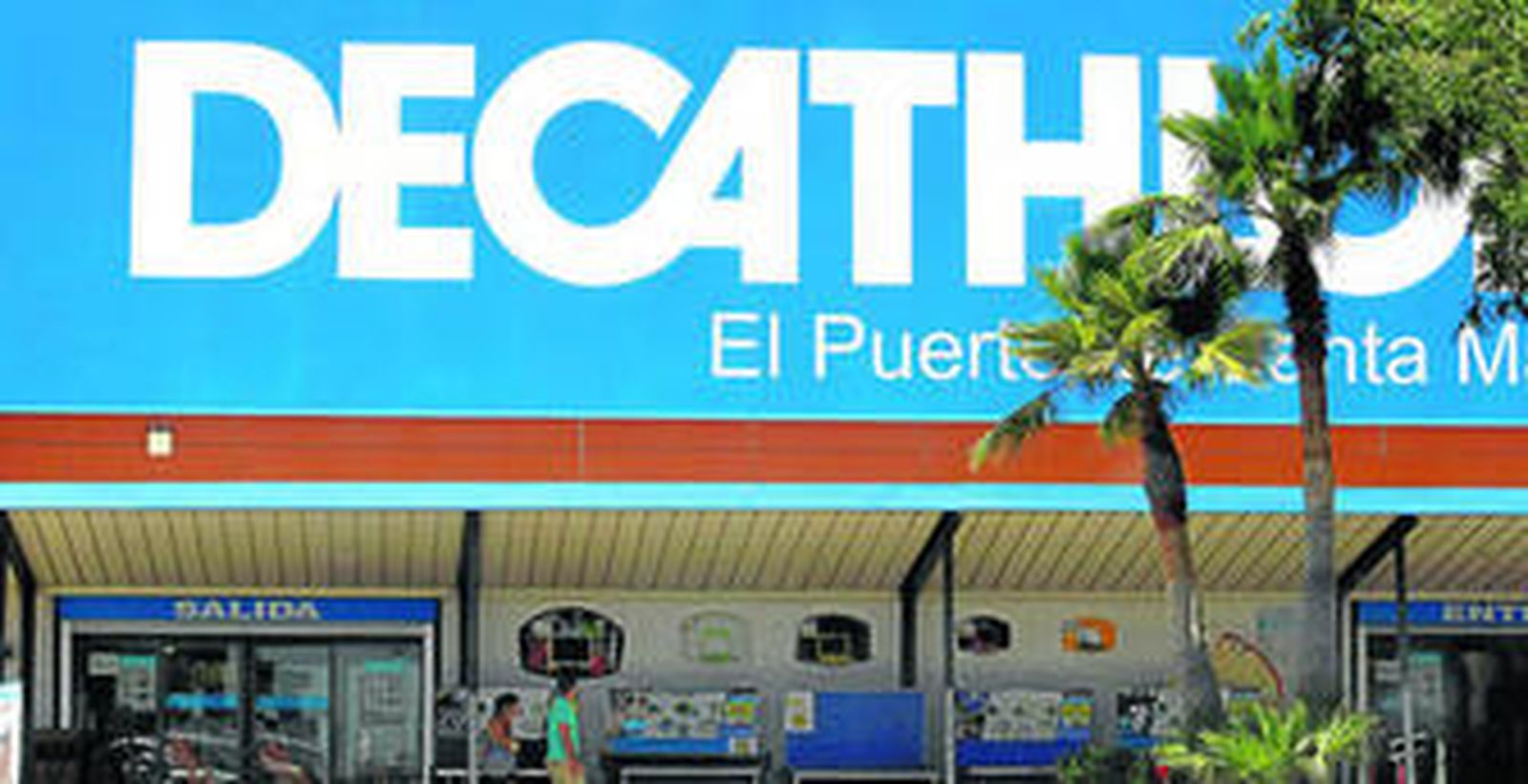 Exterior de una de las grandes superficies ubicadas en la ciudad.