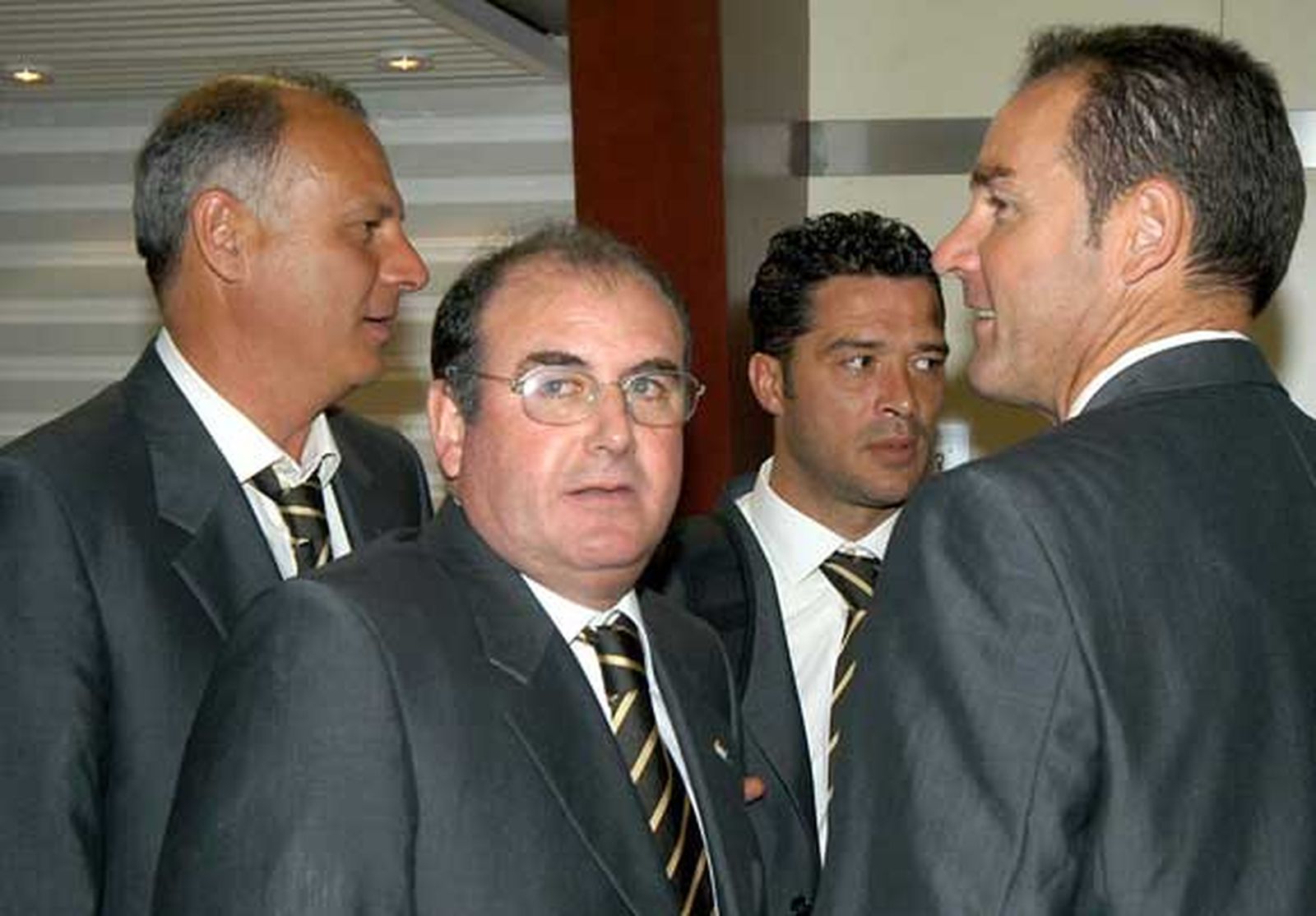 Castaño califica como "esclavos al servicio de los señoritos" a los autores de las pintadas