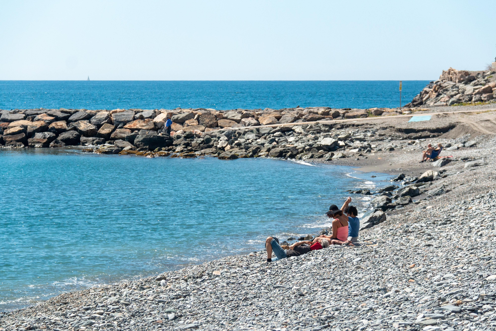 La Costa prepara sus playas para la Semana Santa
