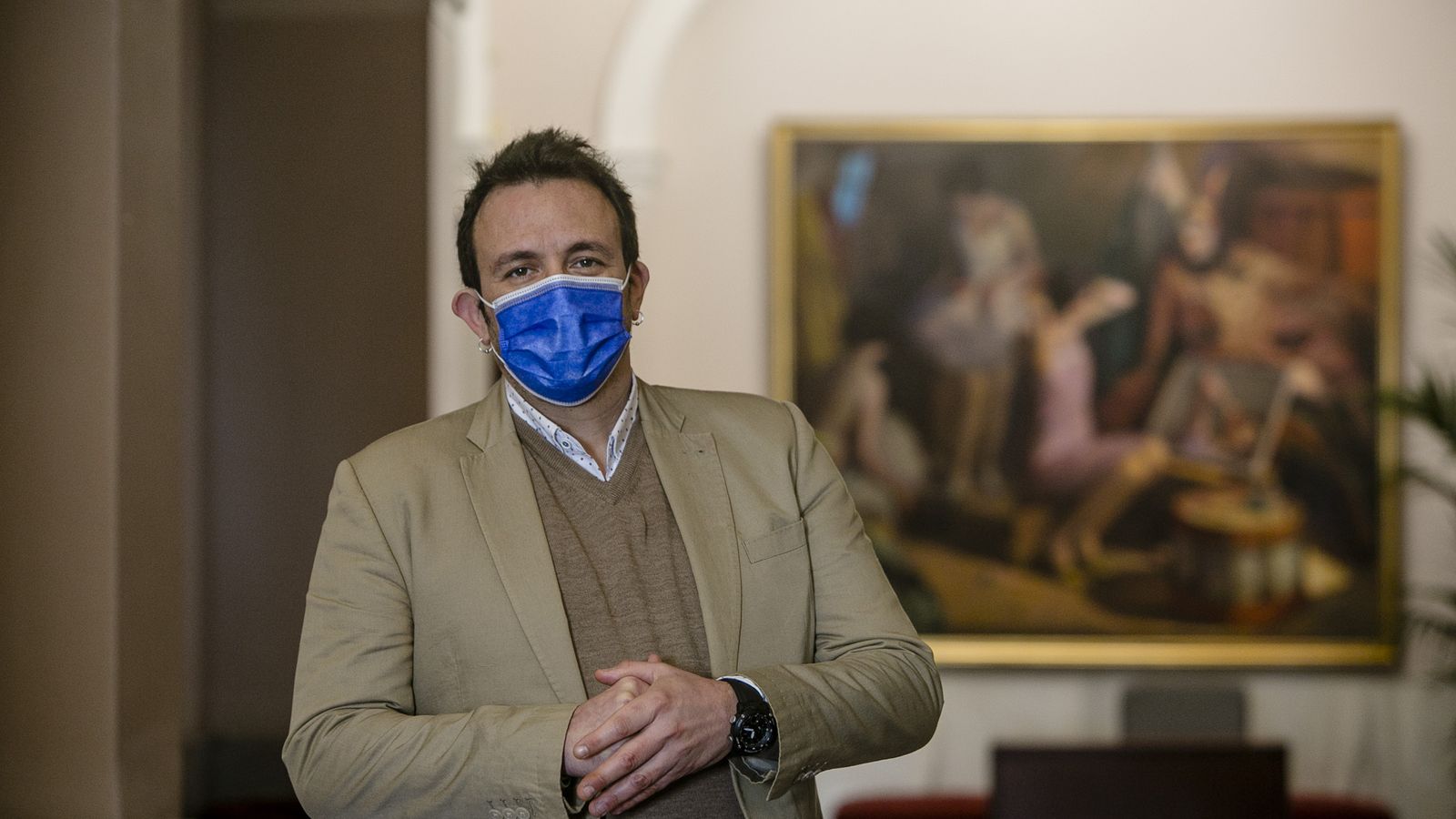 El alcalde de Cádiz en el interior del Ayuntamiento.