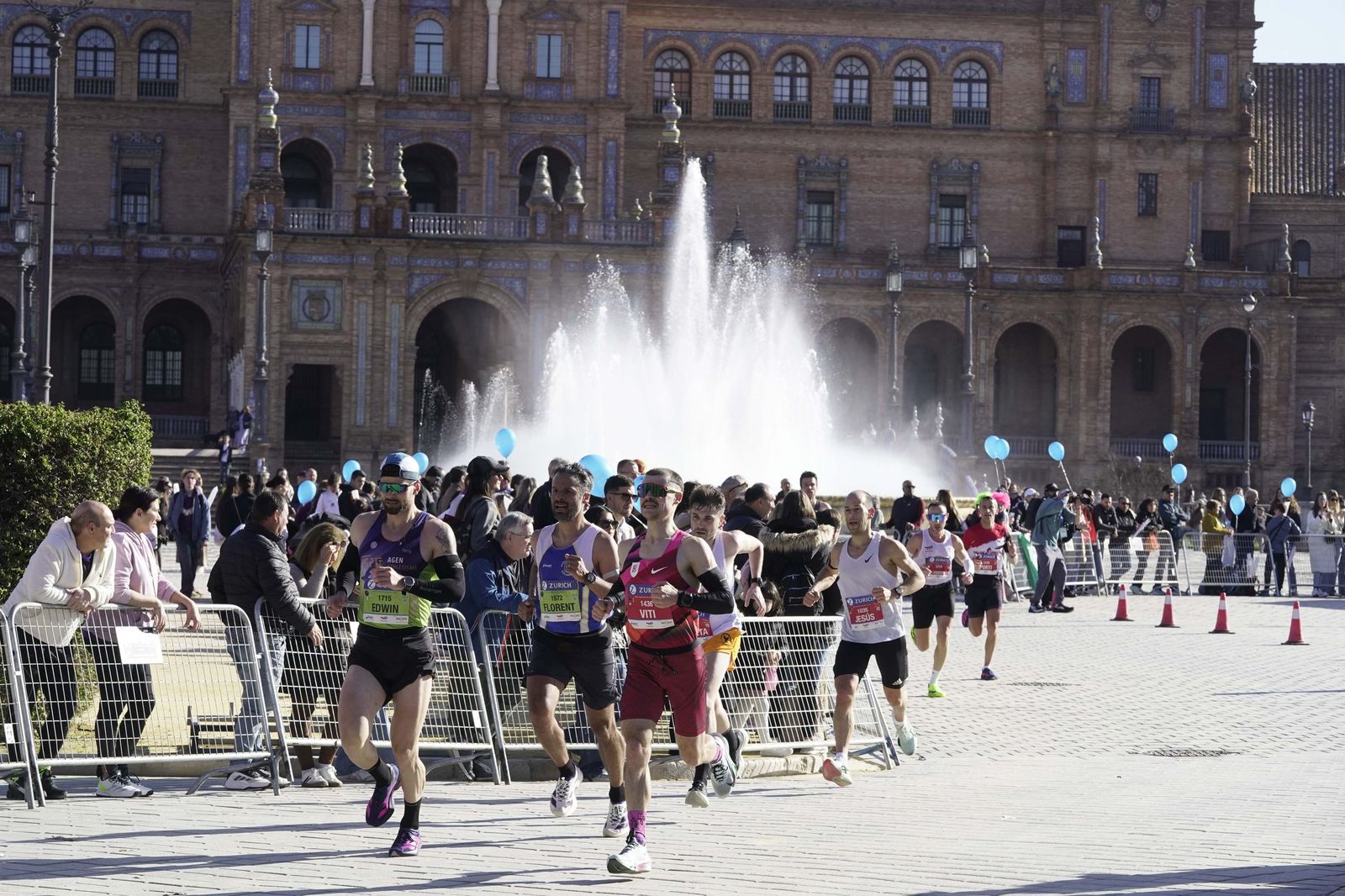 El Zúrich Maraton de Sevilla 2026 en la Plaza de España, galería 1