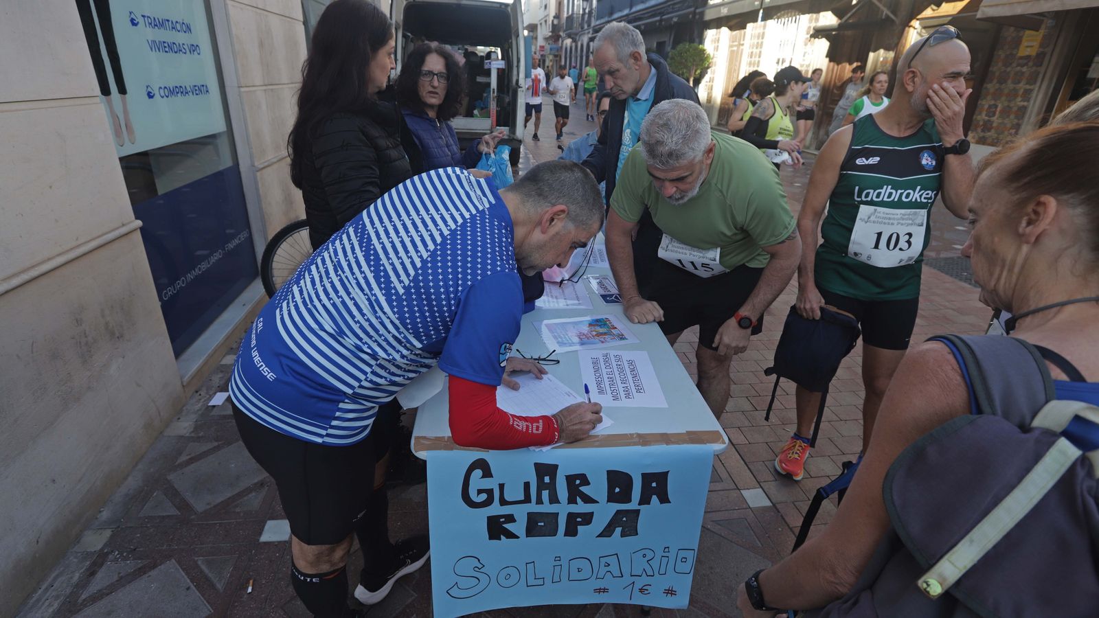Fotos de la IX Carrera Popular de la Inmaculada en La Línea