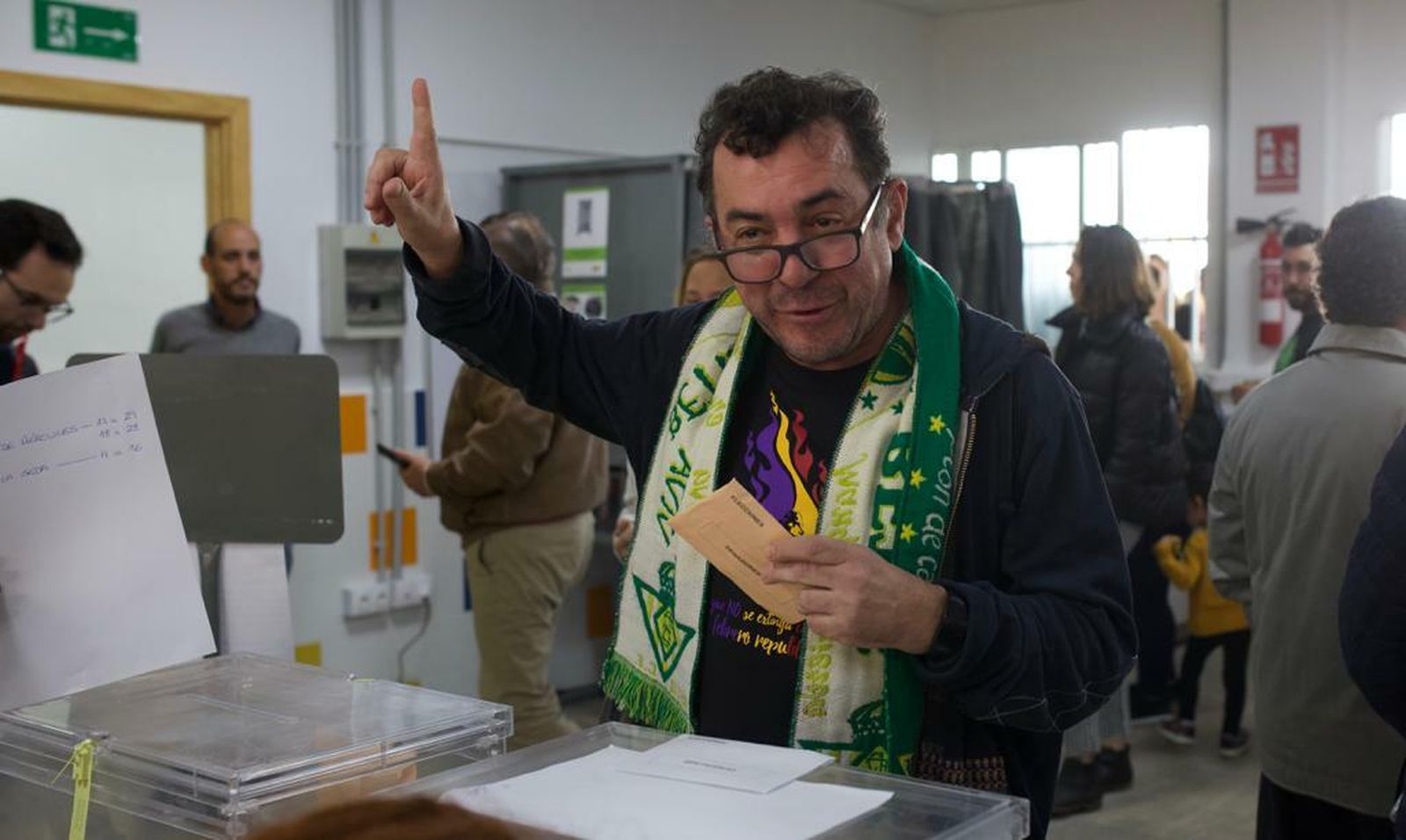 Las imágenes de la jornada electoral en Sevilla