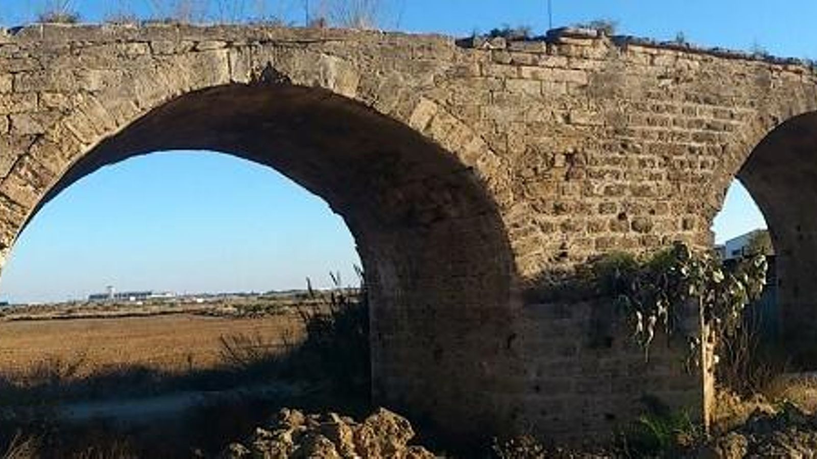 Los restos del acueducto conocido como Puente del Rey. Los restos del acueducto conocido como Puente del Rey.