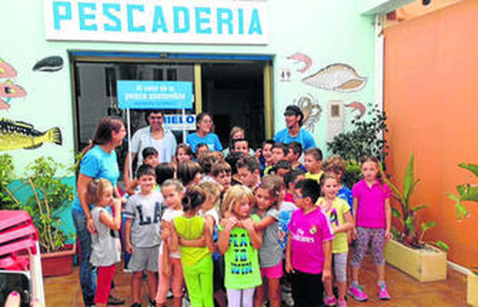 Los niños de San José aprenden las artes de la pesca artesanal