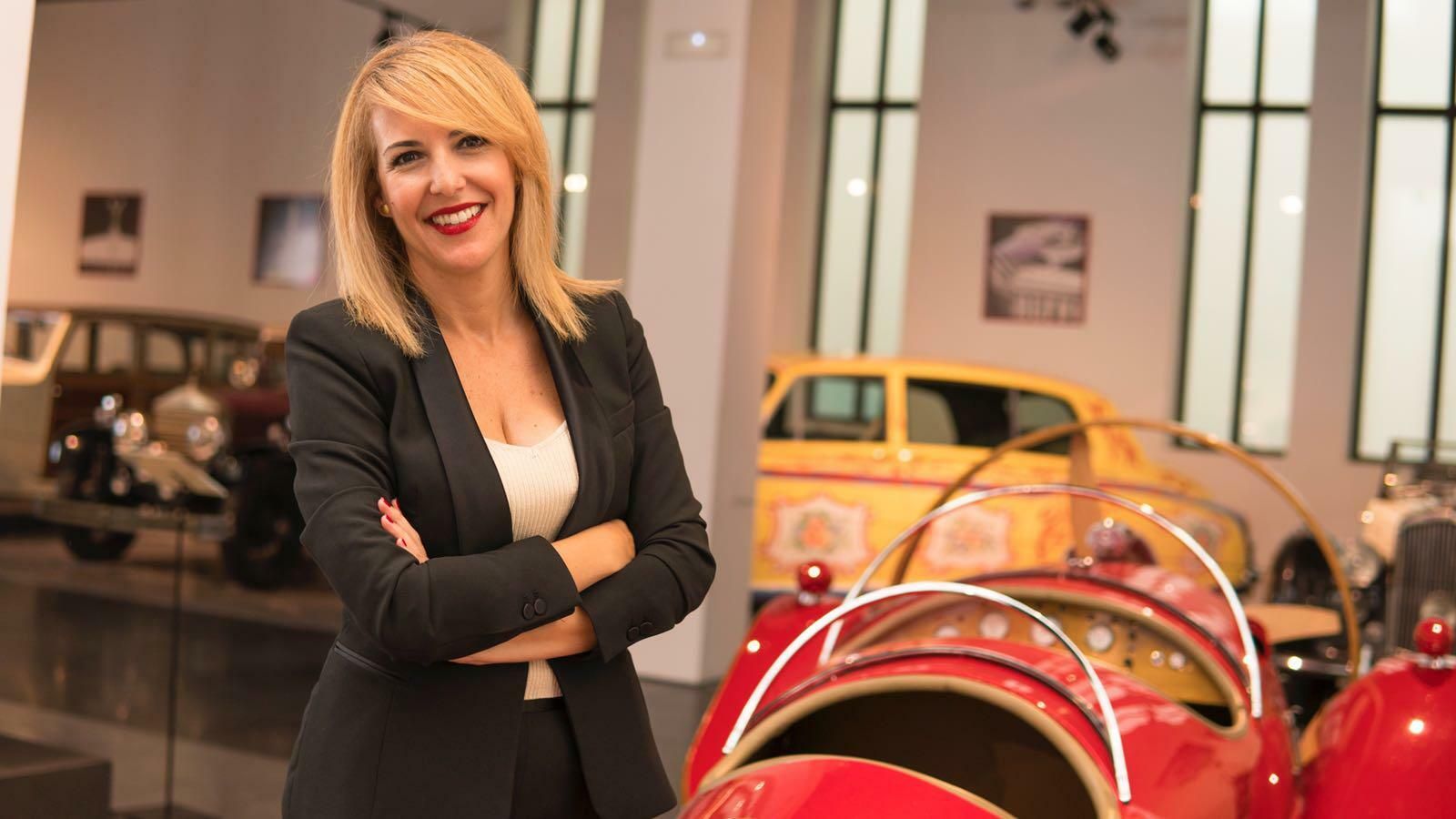 Patricia Rueda, cabeza de lista de Vox por Málaga, en el Museo Automovilístico.