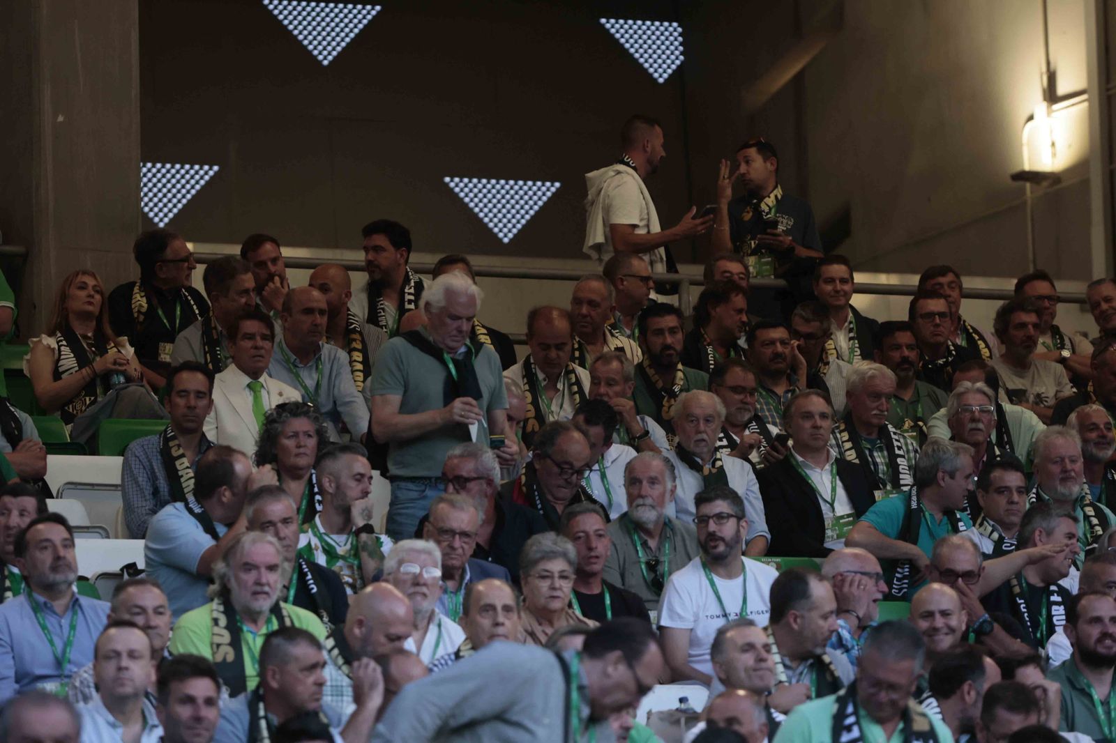 Búscate en el acto Siempre Verdiblancos