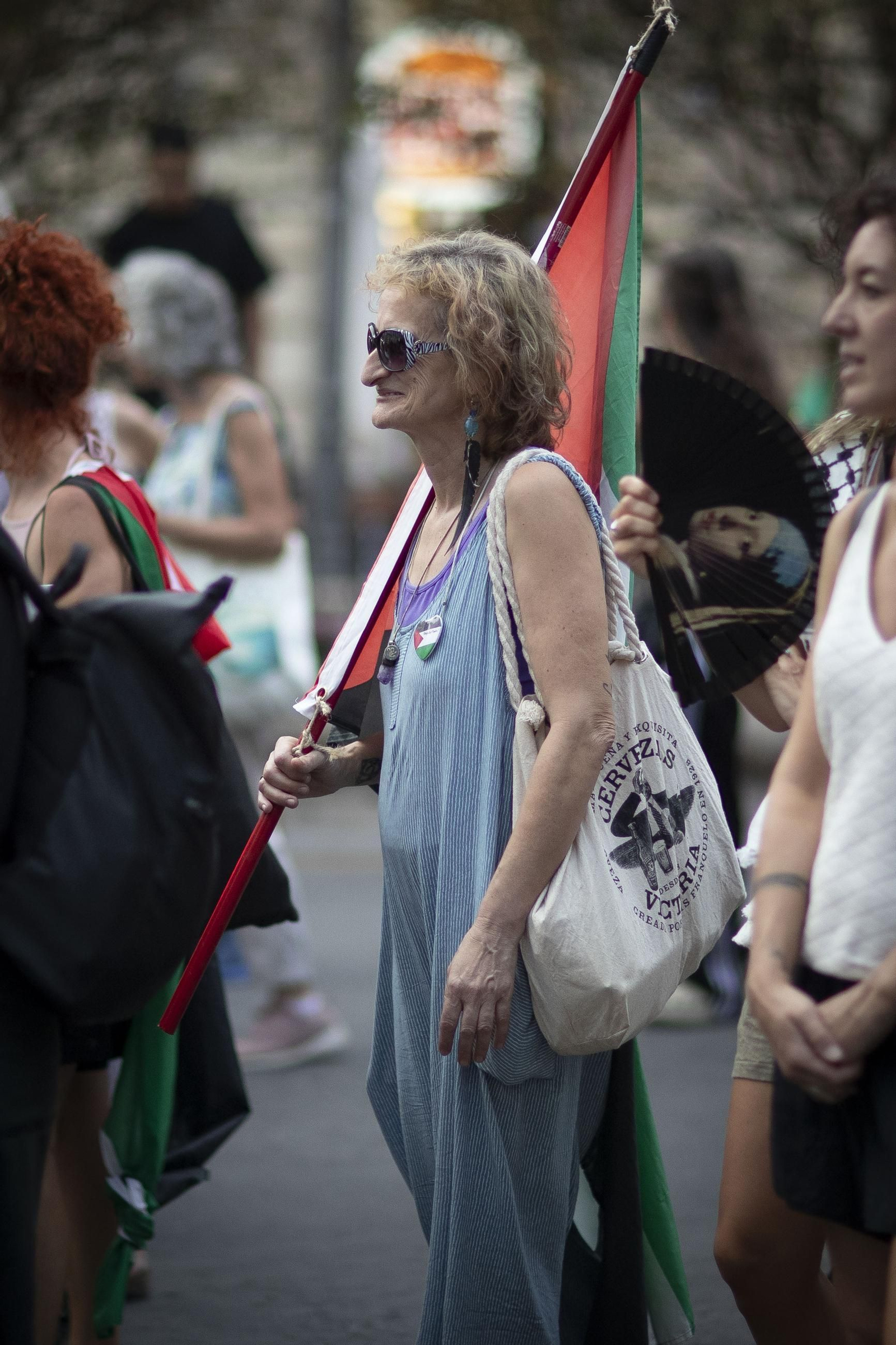 Fotos: 4.000 personas recorren el centro de Granada en una marcha contra la violencia en Gaza
