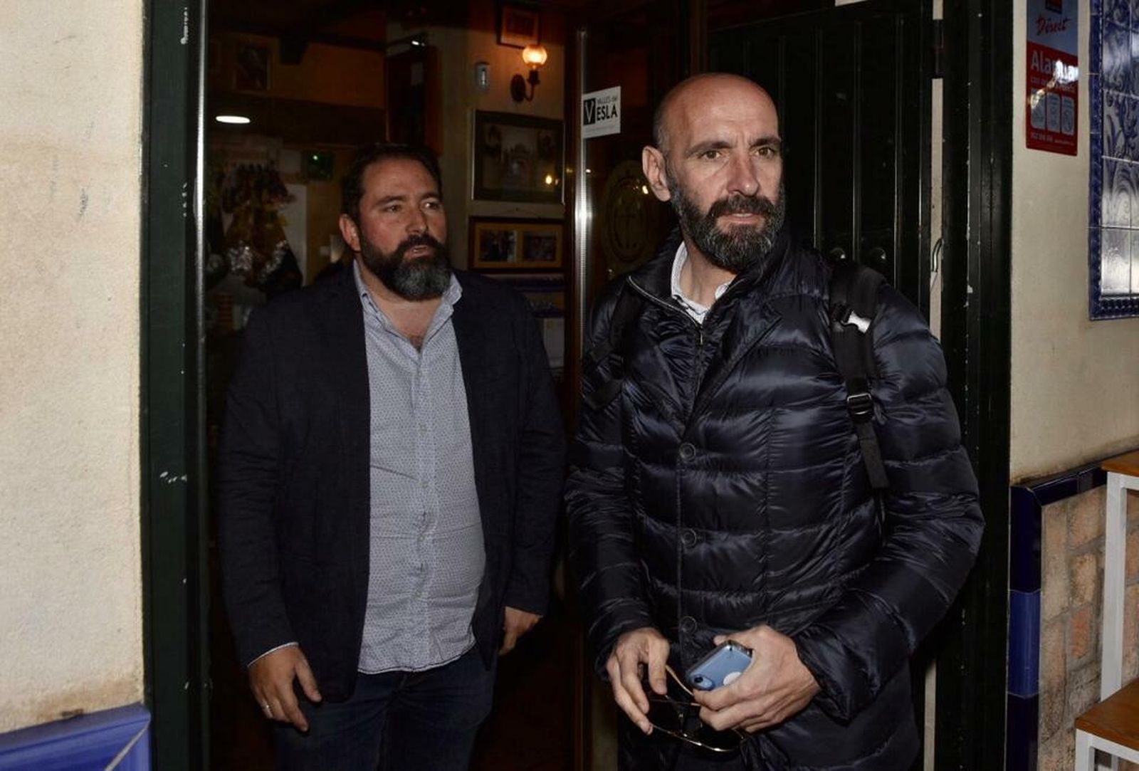 Monchi, accediendo a la tertulia de Onda Cero.