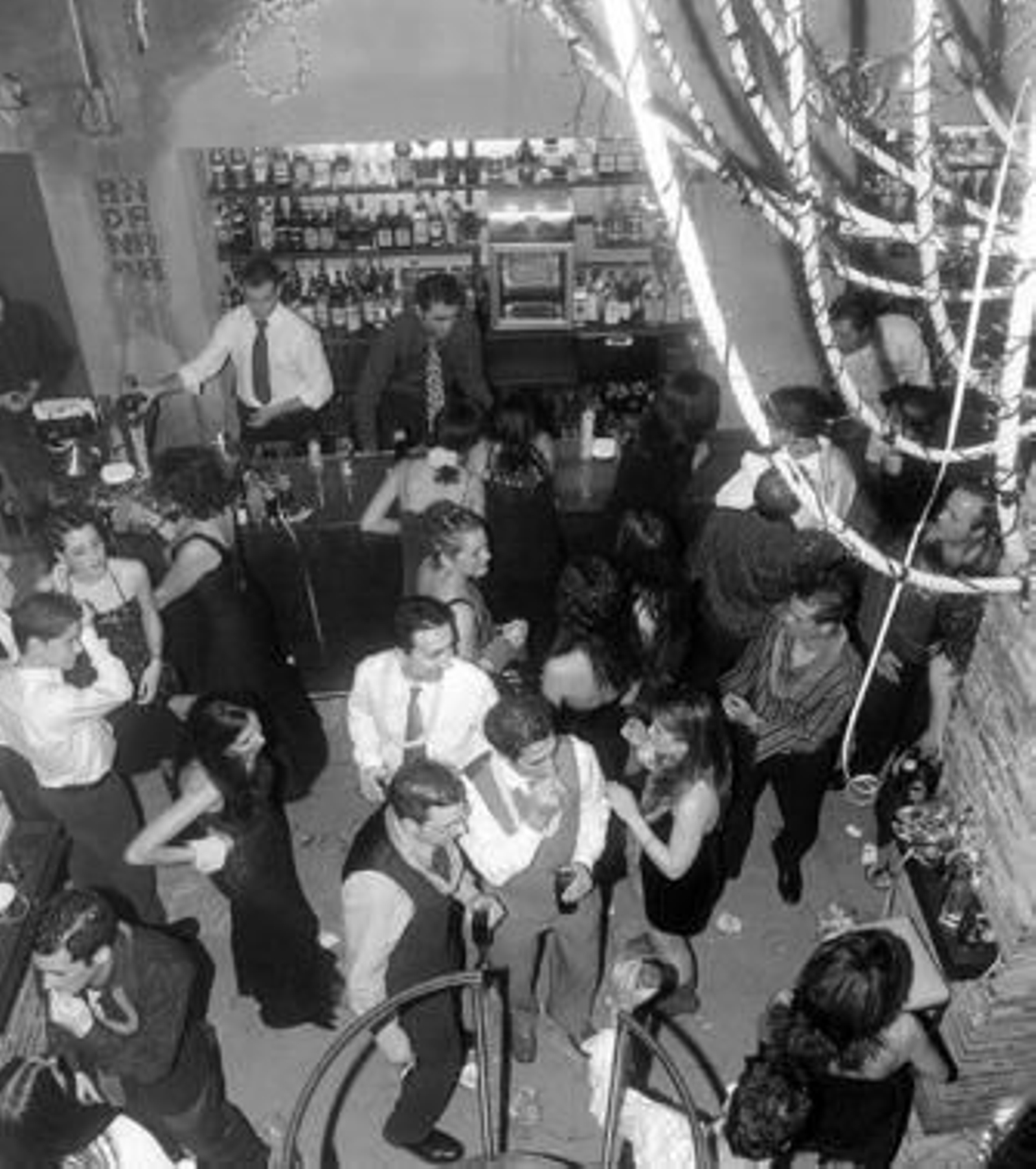 Algunos locales de ocio organizan en Nochevieja fiestas a un precio de entrada más elevado, pero con barra libre.