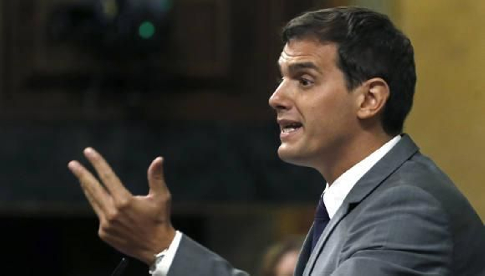 Rivera: "Al PSOE le toca mover ficha y al PP aceptar condiciones de negociación"