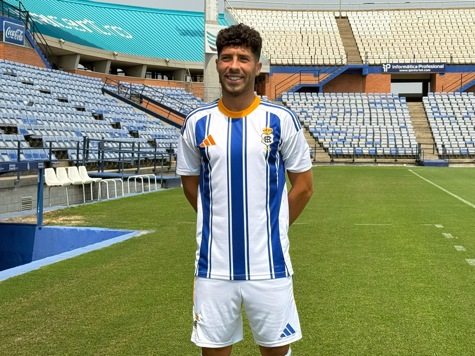 Pepe Mena durante su presentación como jugador del Recre.