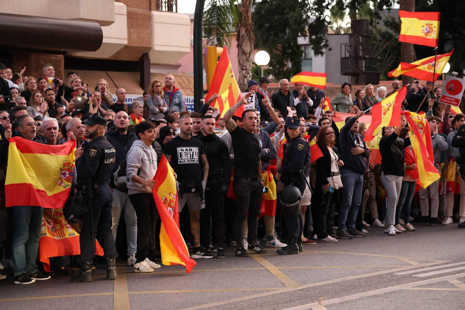 Las fotos de la protesta en Málaga contra Pedro Sánchez y la amnistía Las fotos de la protesta en Málaga contra Pedro Sánchez y la amnistía