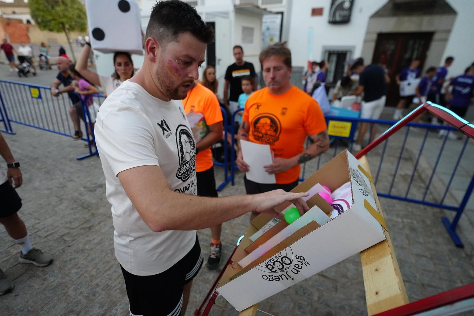 Las imágenes del Gran Juego de la Oca de Dos Torres: diversión y el mejor ambiente