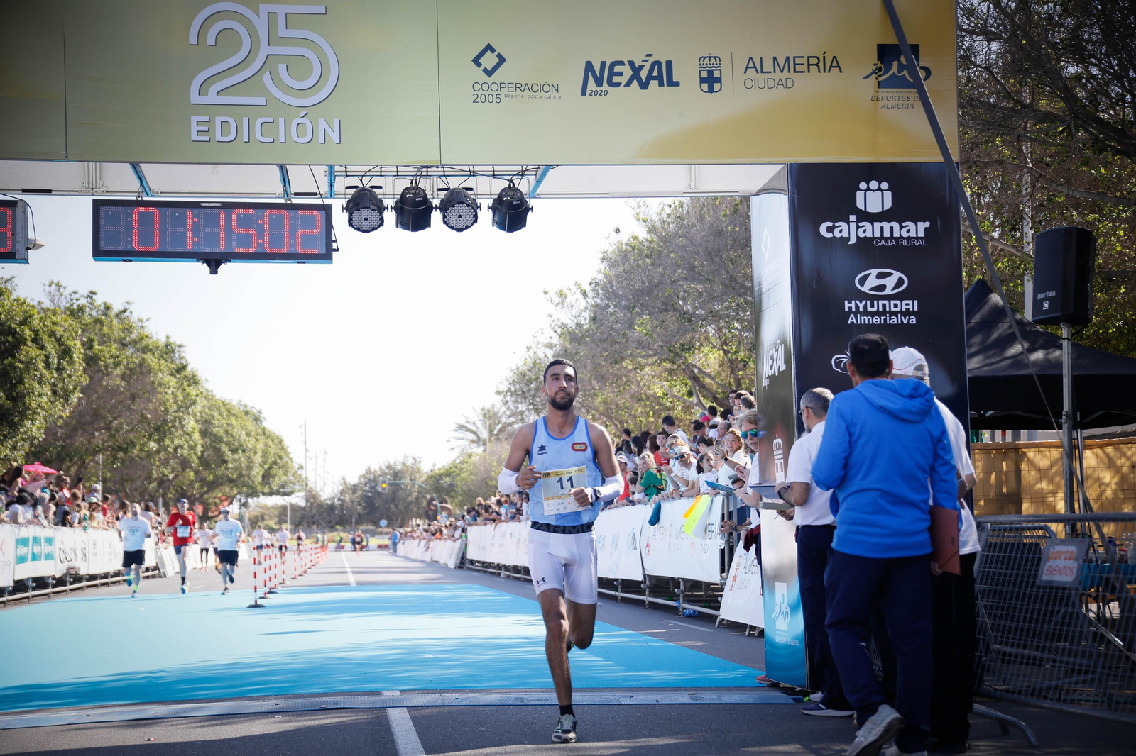 Imágenes de la llegada de la Media maratón Ciudad de Almería