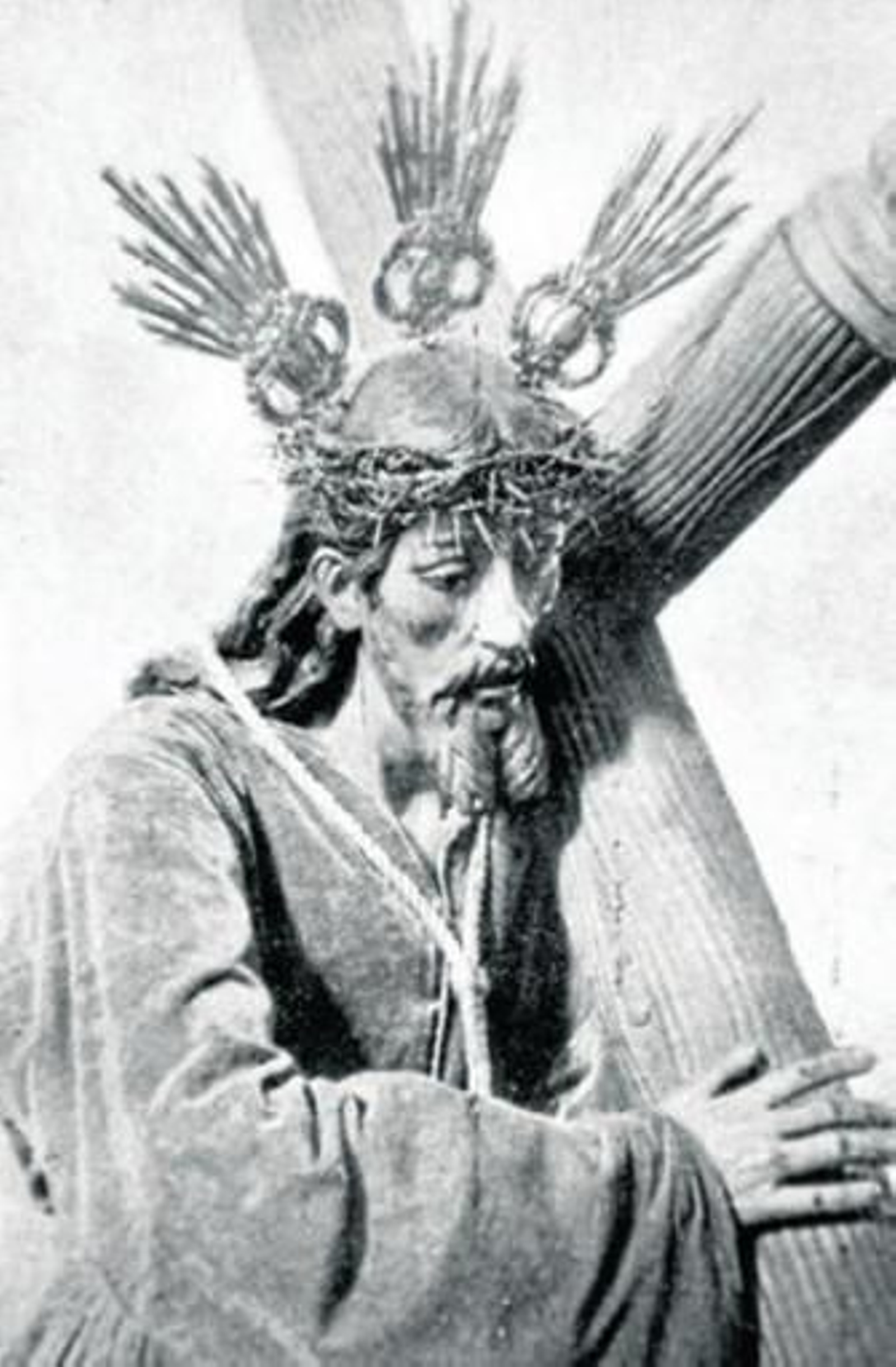 1. Imagen de Nuestro Padre Jesús Nazareno, realizada por Ramón Chaveli y regalada por Antonio Herrero de los Reyes, que fue nombrado hermano mayor honorario. 2. La imagen del Nazareno en el atrio de la parroquia de la Concepción para su bendición, el 19 de marzo de 1939. Era hermano mayor Justo Borrerro de la Feria. 3. El cardenal arzobispo de Sevilla autoriza, el 18 de marzo de 1939, la bendición de la imagen. 4. El párroco José Mauel Romero Bernal eleva la petición para la bendición del Nazareno.