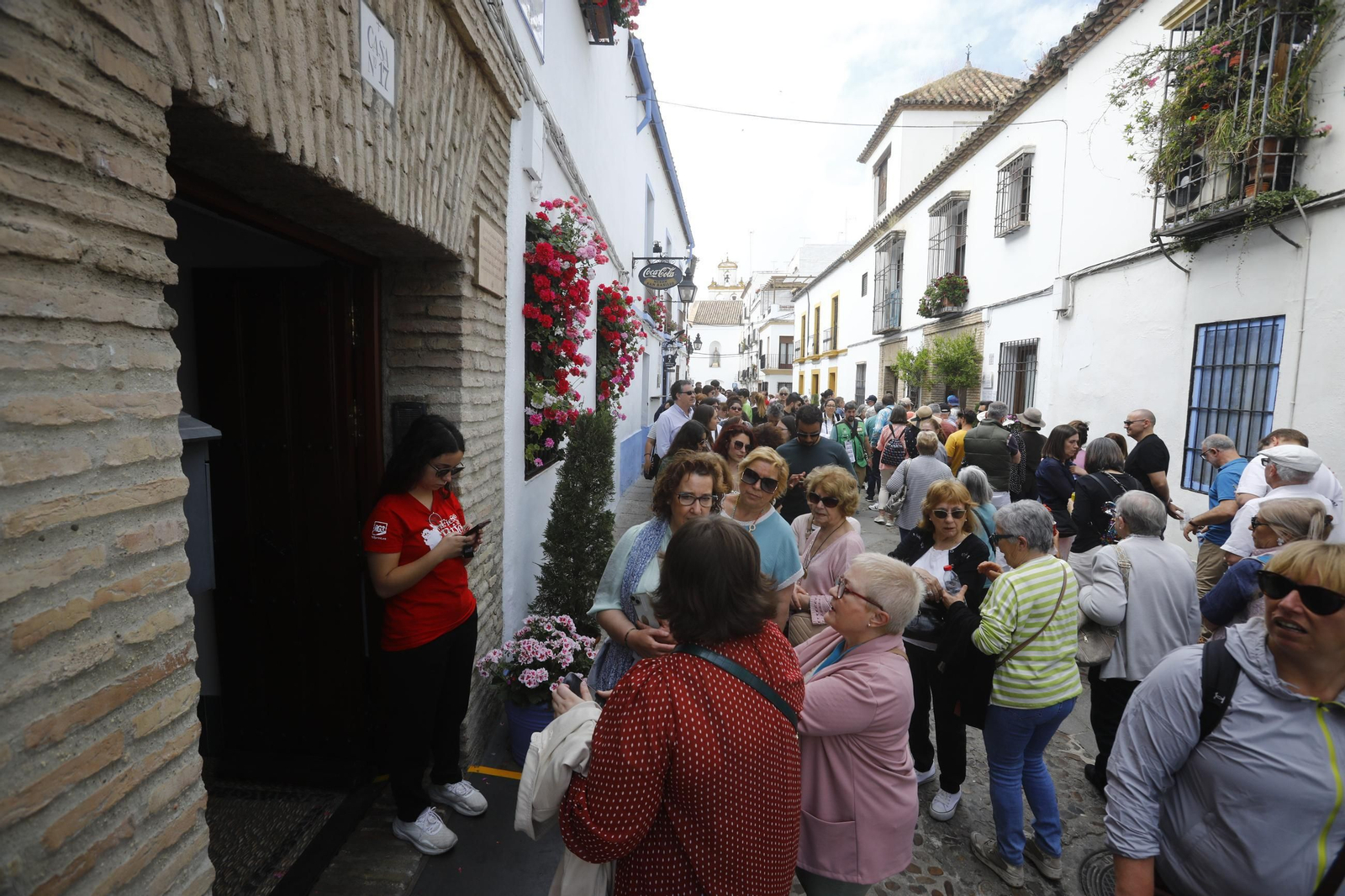 Colas e ilusión en el primer sábado de los Patios de Córdoba, en imágenes