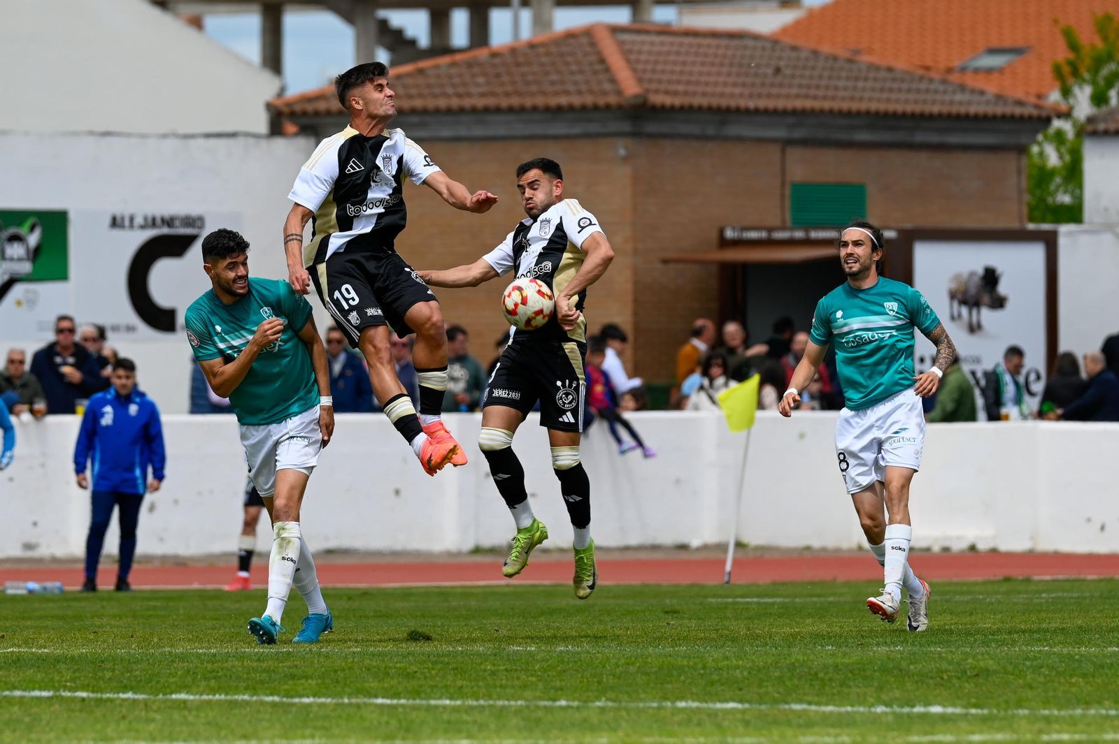 La derrota del Xerez CD en el Romero Cuerda ante el Villanovense en imágenes