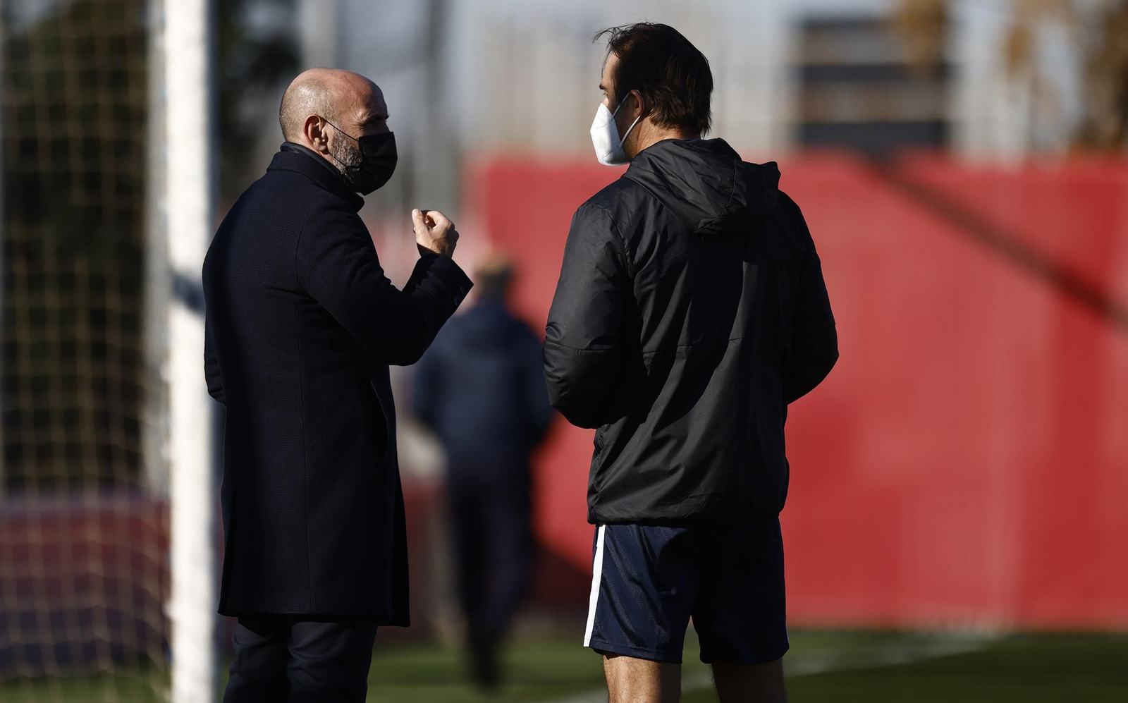 Monchi y Lopetegui dialogan en la sesión de entrenamiento del miércoles.