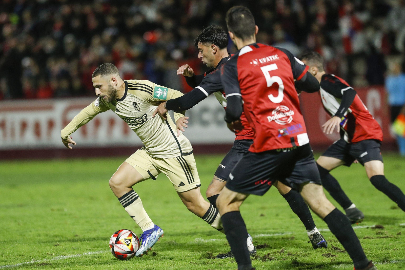 Los rojiblancos vencieron por 0-3 al Arosa.