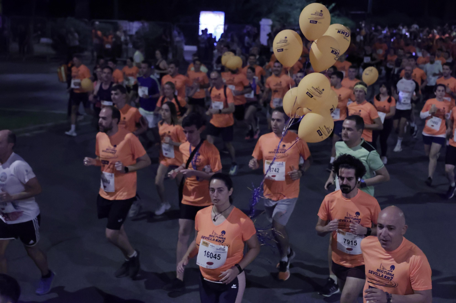 Búscate en la Carrera Nocturna de Sevilla (1)