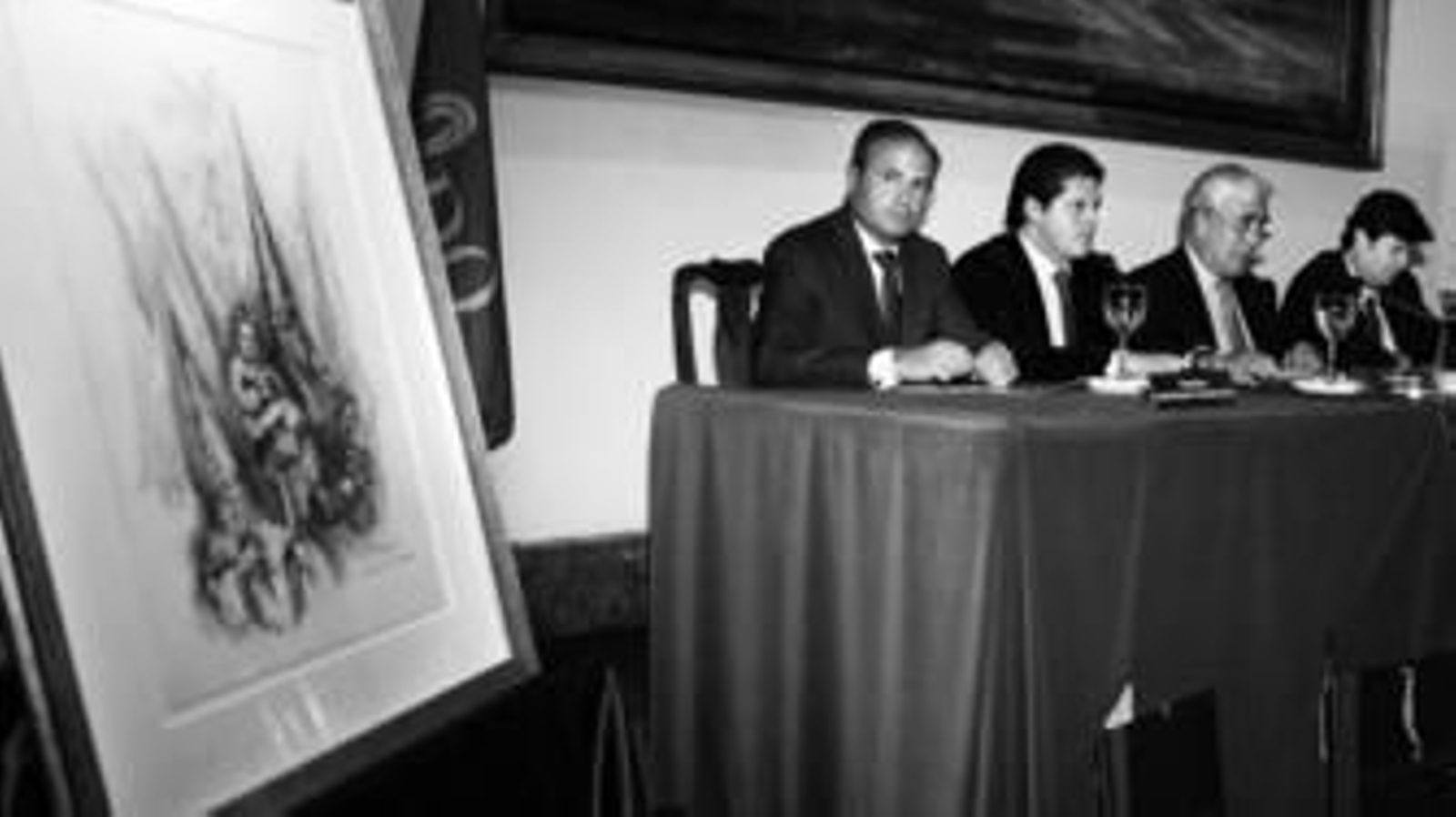 Manuel Román, Fernando Aguado, Carlos Colón y Ricardo Camilleri, en la mesa presidencial del acto de presentación del coleccionable 'El alma de la Semana Santa'.