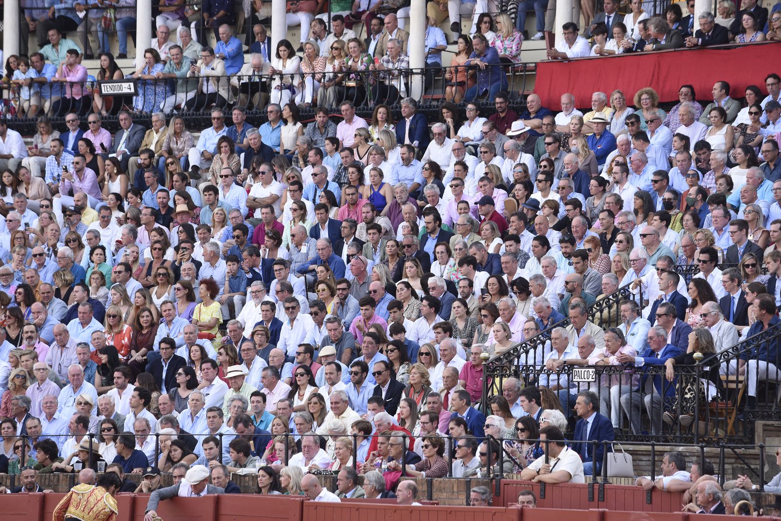 Búscate en la tercera corrida de toros de la Feria de San Miguel de Sevilla