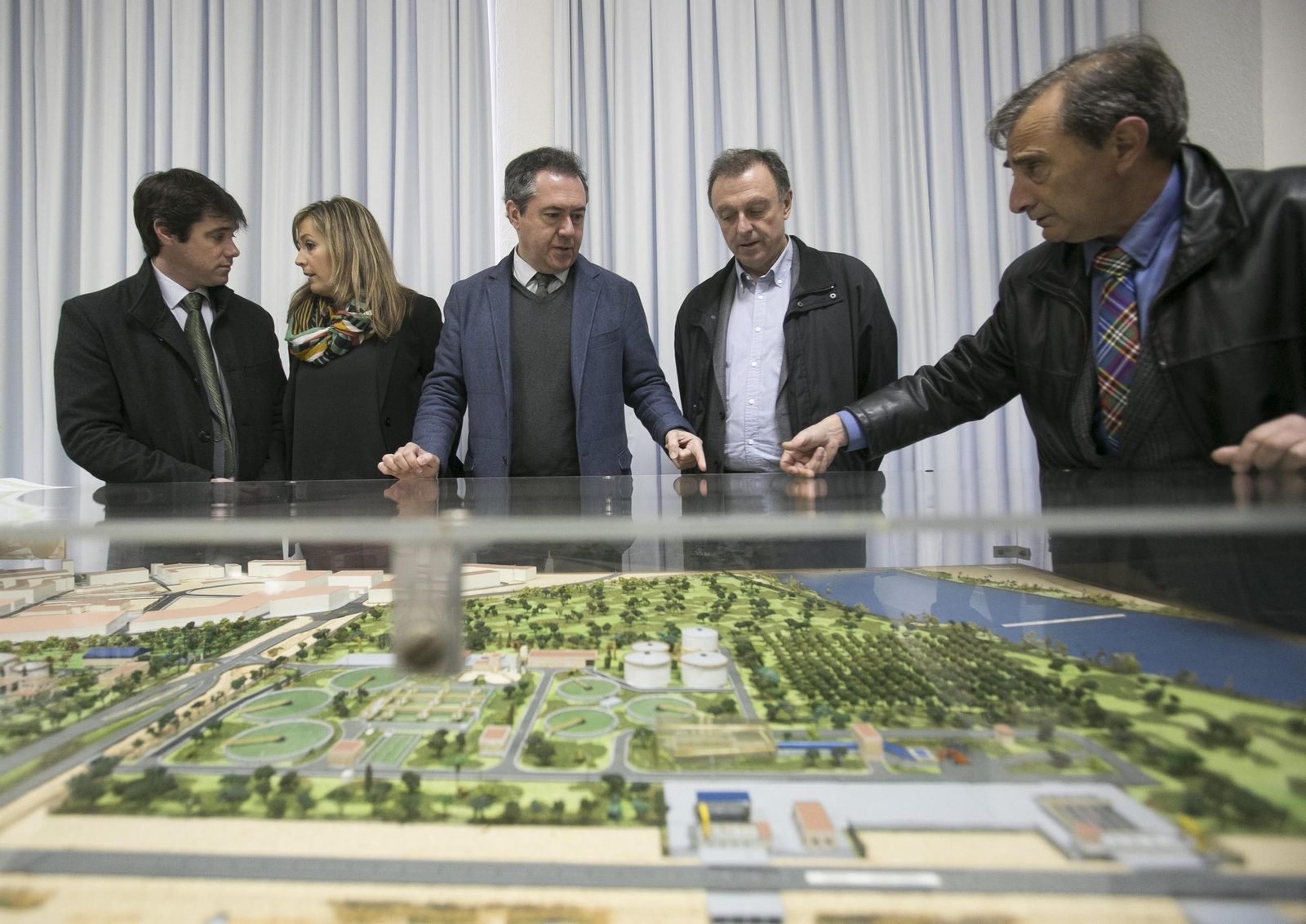 Espadas, en las instalaciones de la depuradora de San Jerónimo.