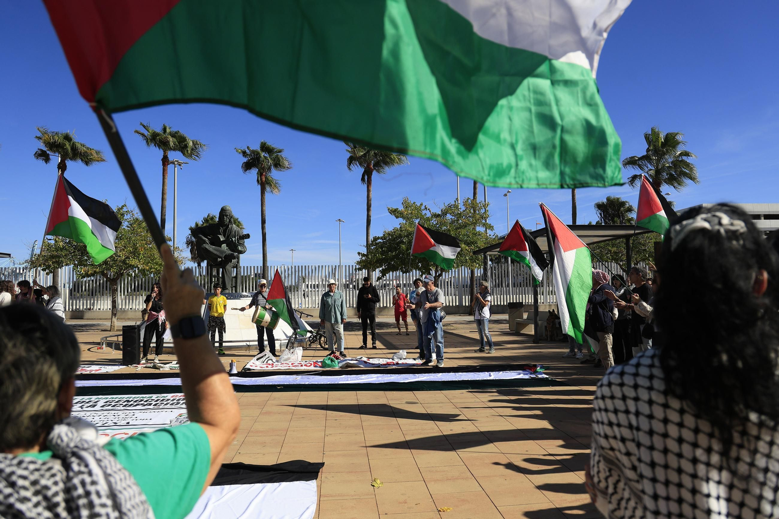 Fotos de la protesta en Algeciras contra el envío de armas a Israel