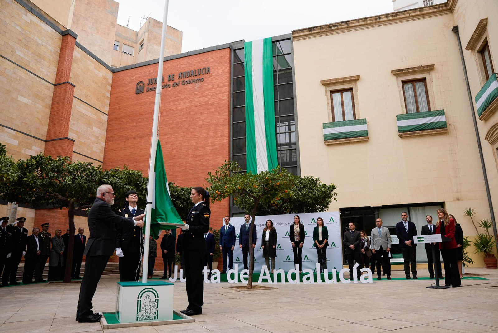 Así han sido las imágenes del día de la bandera en Almería