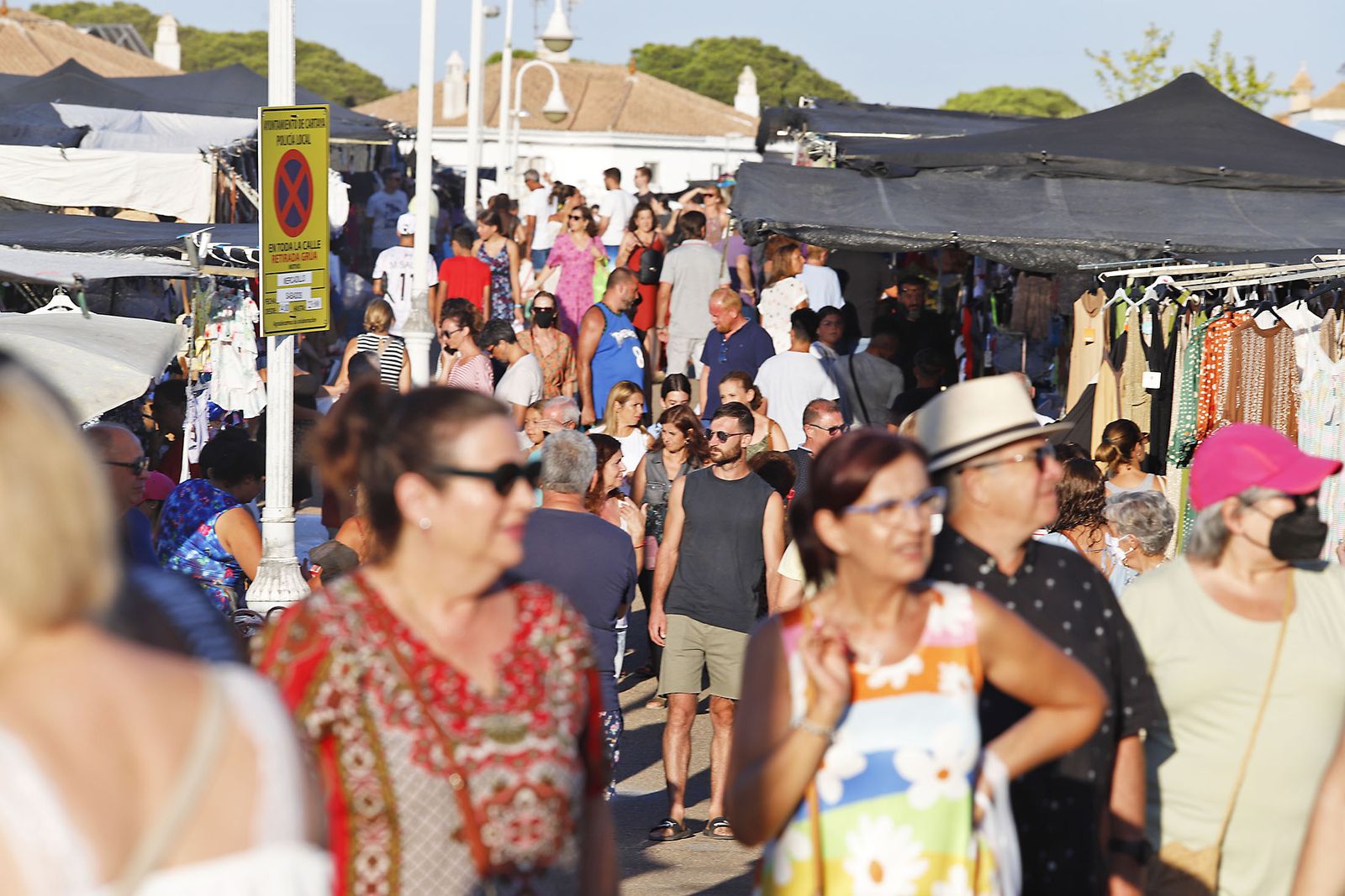 Imágenes de los mercadillos verano en Huelva