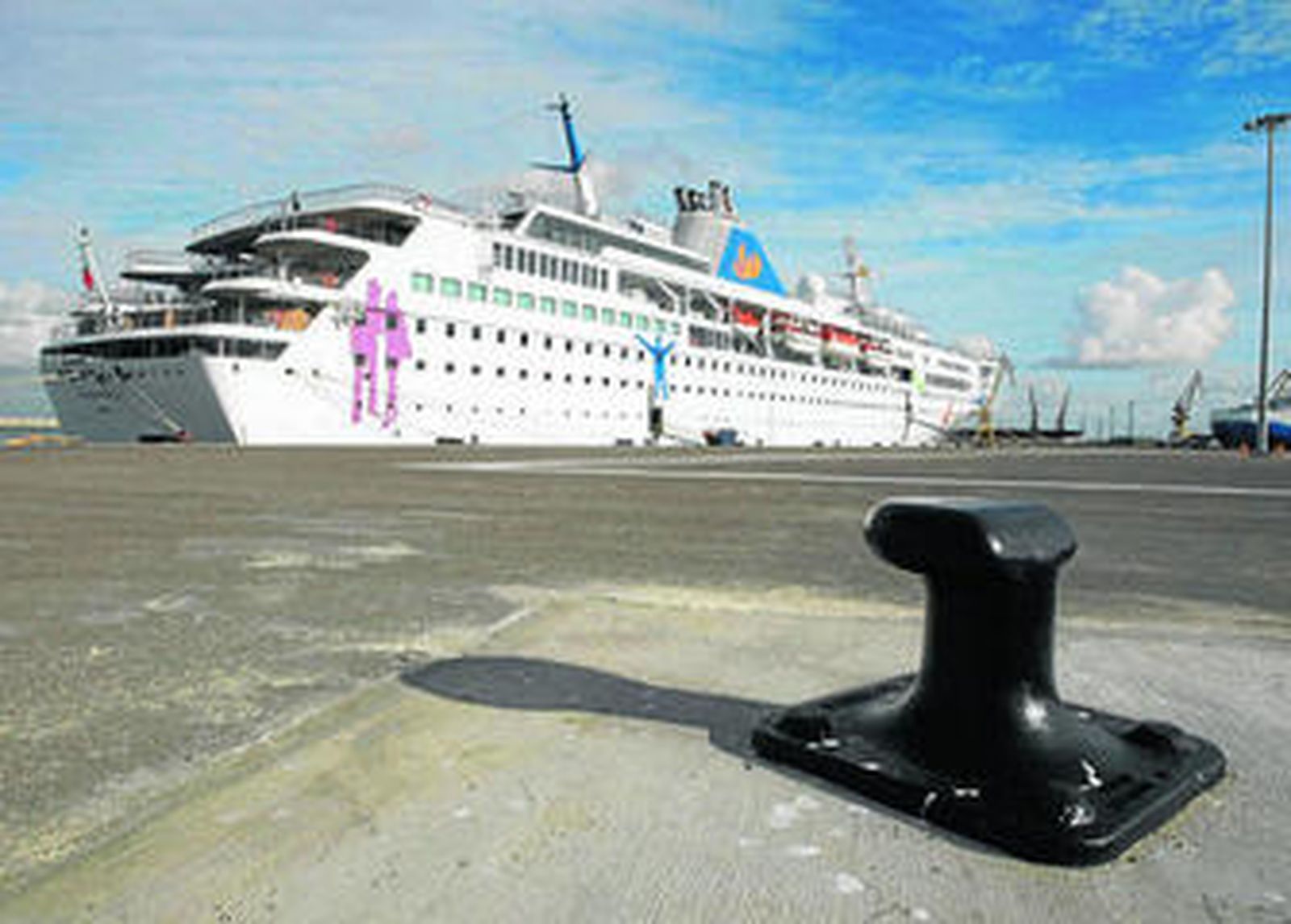 Esta imagen del 'Grand Voyager' en Cádiz quedará ya para la historia tras la marcha de Iberocruceros.