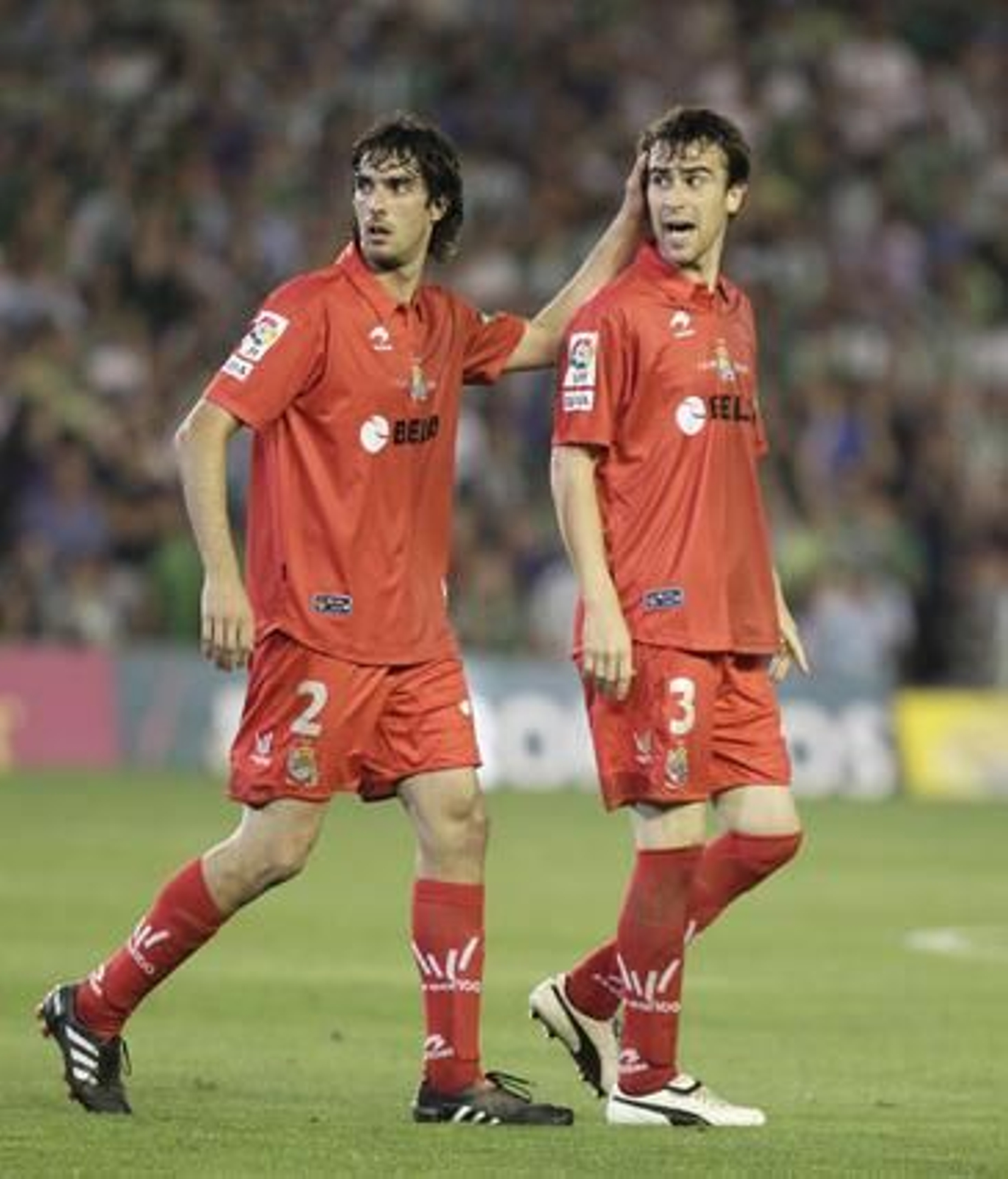 El Betis vuelve a meterse de lleno en la pelea por el ascenso tras ganar a la Real Sociedad. / Antonio Pizarro