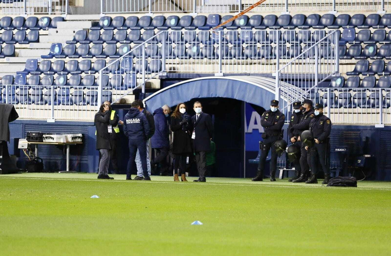 Las fotos del recibimiento al equipo y el calentamiento antes del Málaga - Cartagena