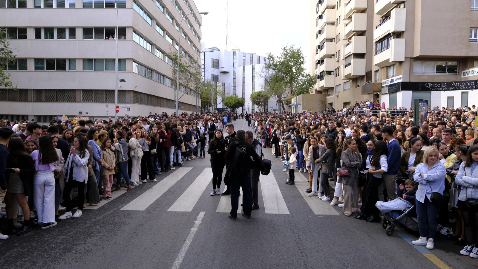 Pasión vuelve a su Iglesia de Santa Teresa azotada por la lluvia