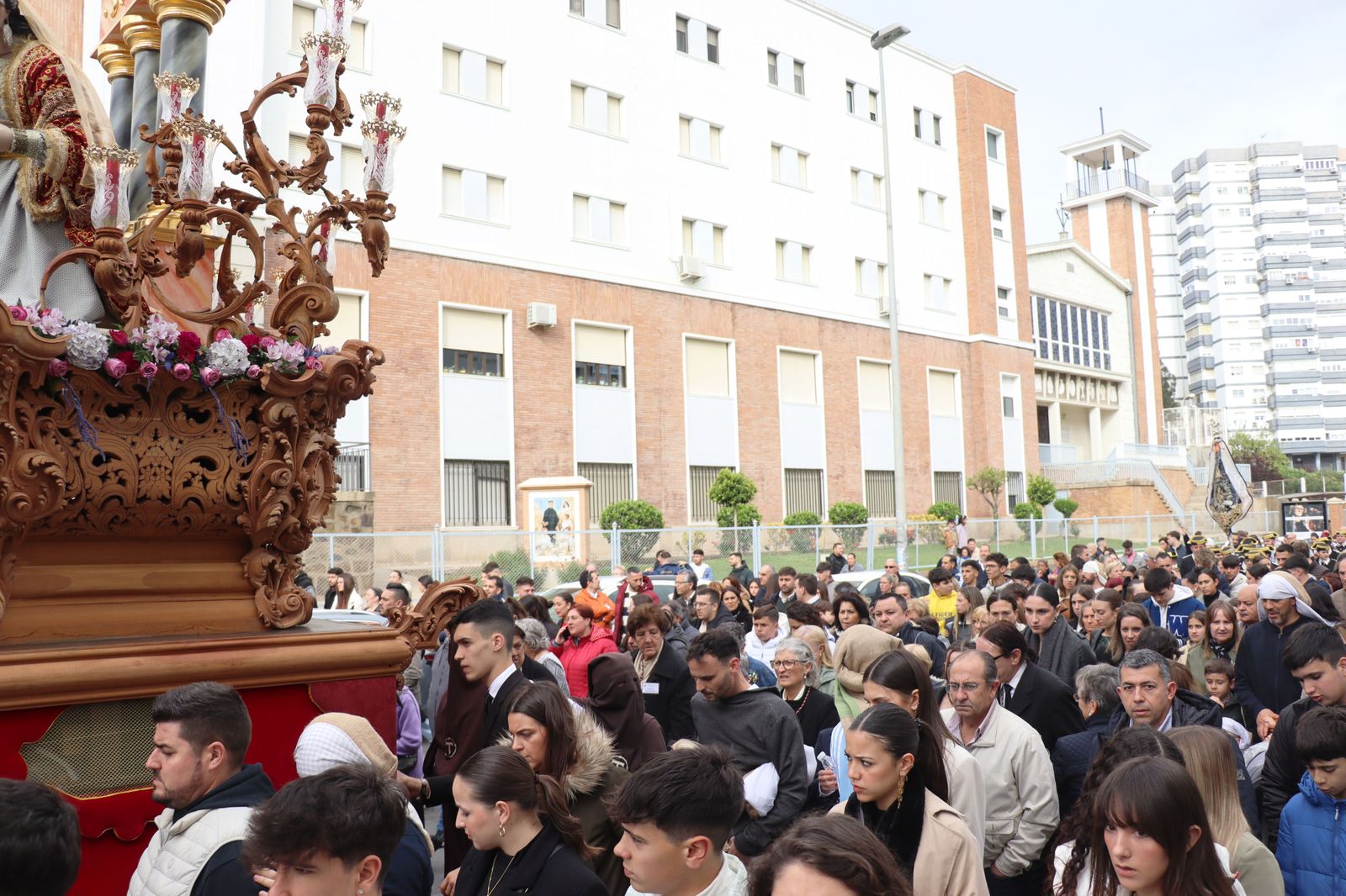 Las mejores imágenes del Martes Santo en Huelva: La Hermandad de La Sentencia