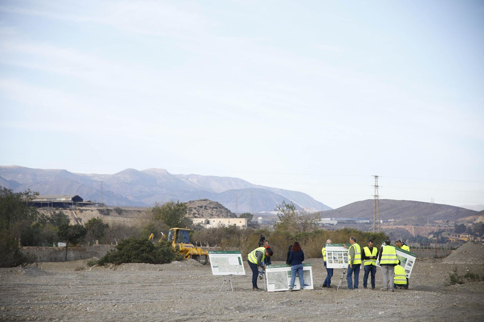 Las imágenes de la visita las obras de restauración hidrogeomorfológica y de naturalización del cauce del río Andarax, en Rioja