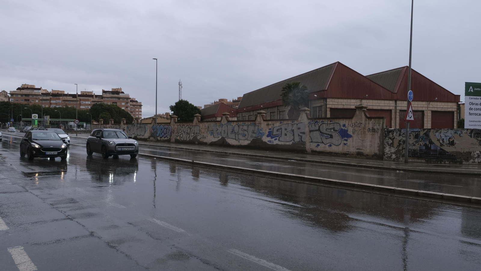Sábado de lluvia en Almería capital, en imágenes