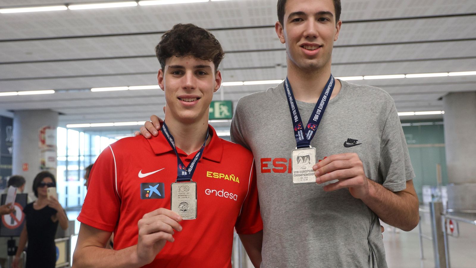 Mario Saint-Supéry y Álvaro Folgueiras, con la plata del Europeo sub 18.